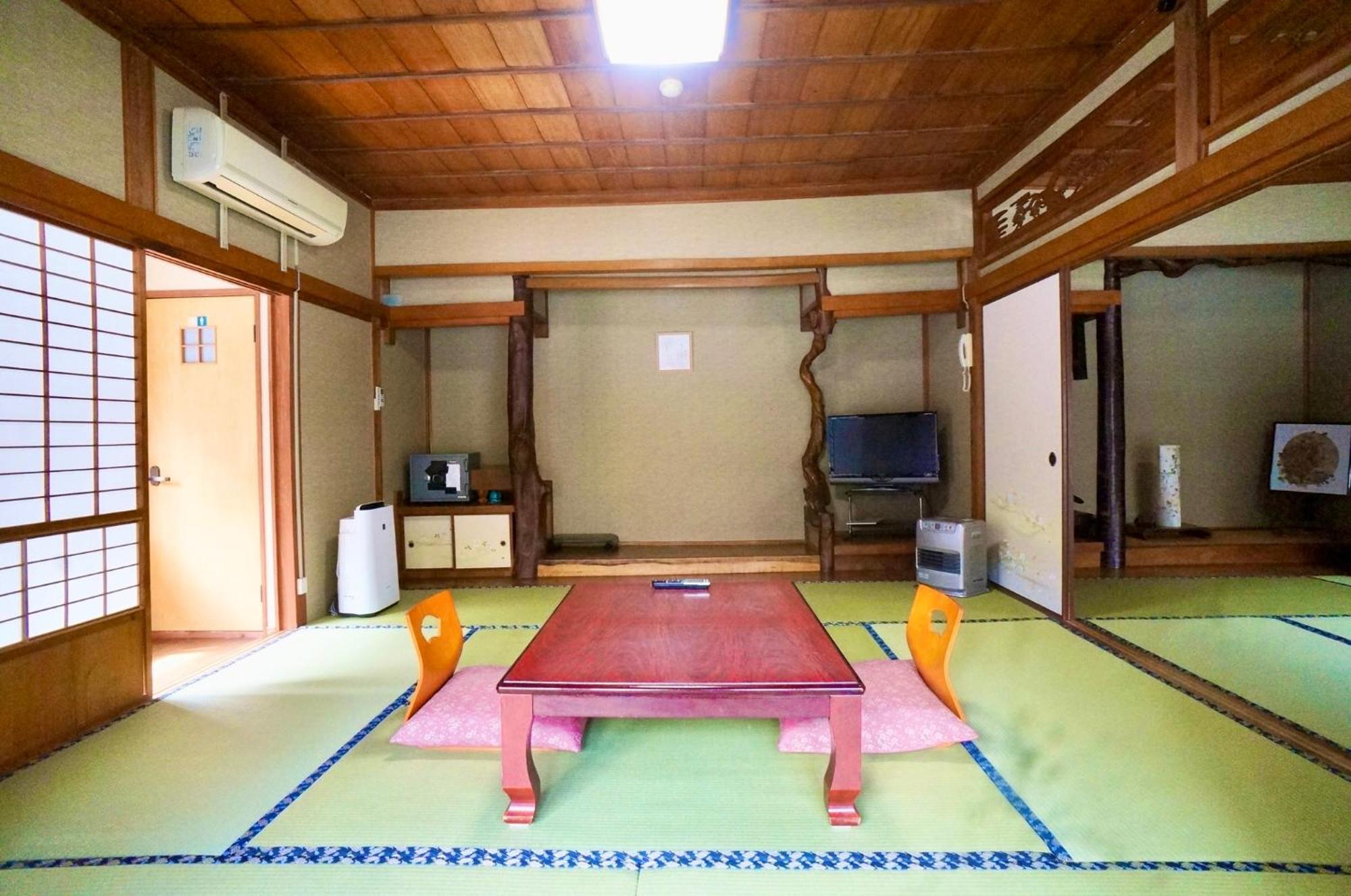 Takaosou Hotell Yufu Eksteriør bilde