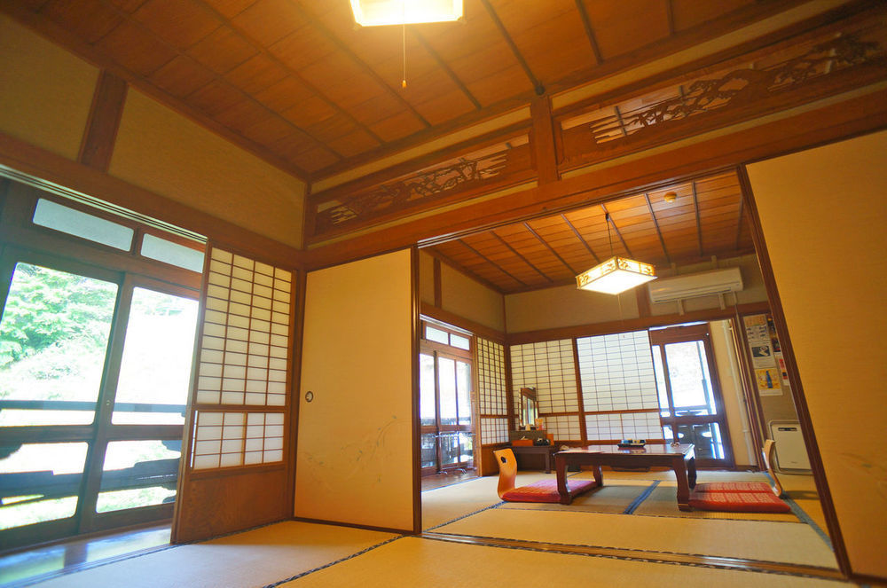 Takaosou Hotell Yufu Eksteriør bilde