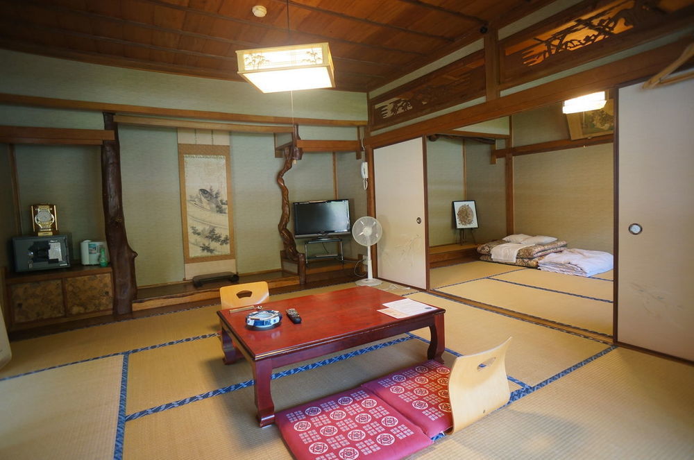 Takaosou Hotell Yufu Eksteriør bilde